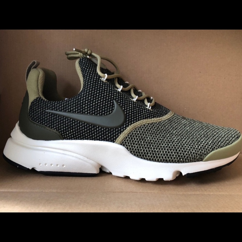 Nike Fly Presto SE Sneakers